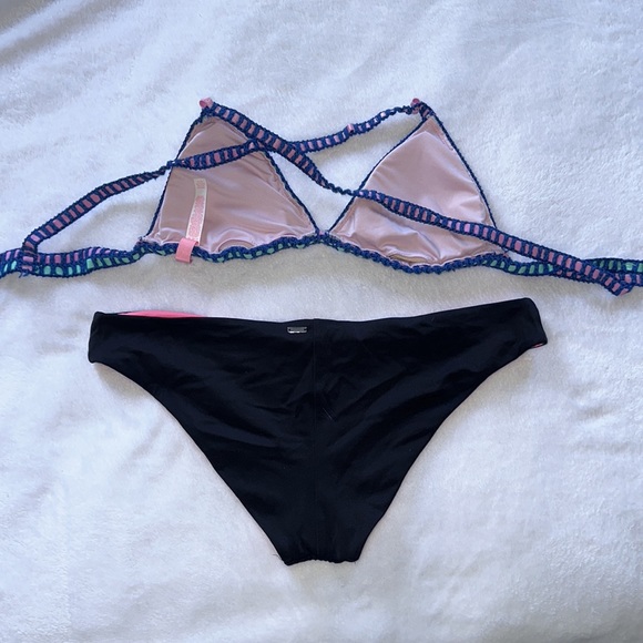 Bikini - Picture 2 of 2